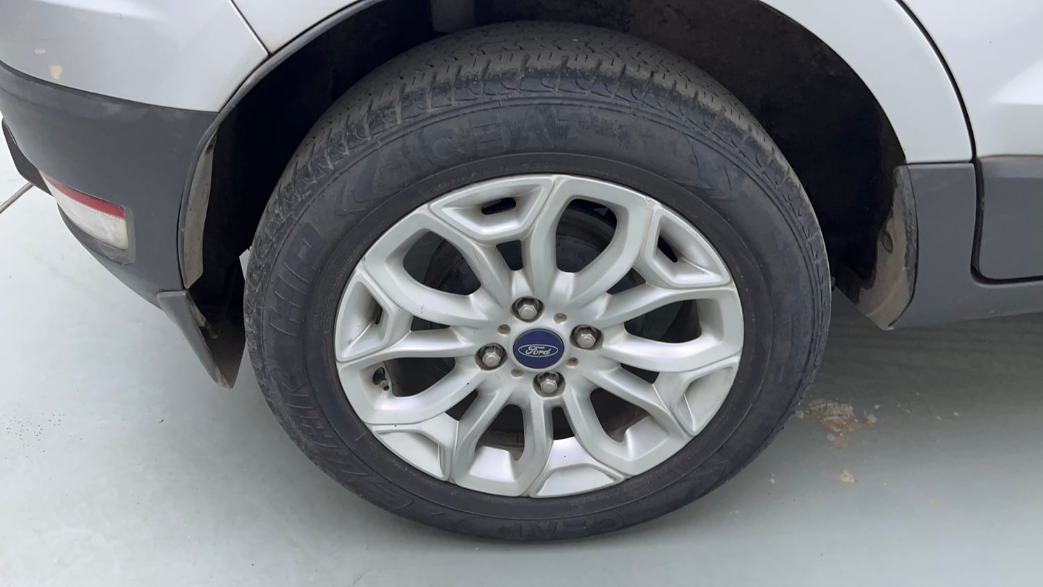 Used 2014 Ford EcoSport Titanium 1.5 TDCi Diesel Manual tyres RIGHT REAR TYRE RIM VIEW