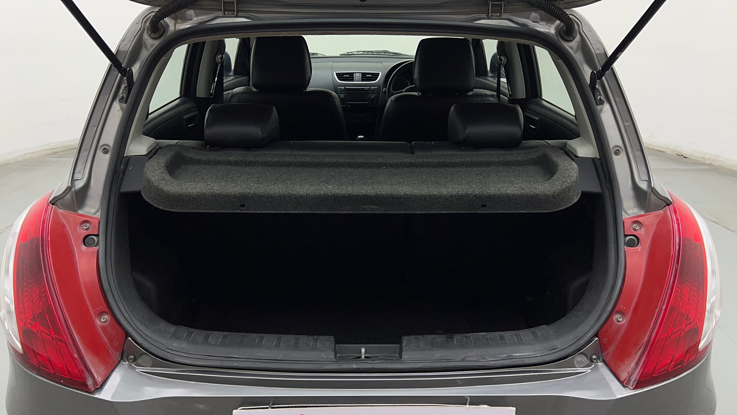 Used 2015 Maruti Suzuki Swift ZXi Petrol Manual interior DICKY INSIDE VIEW
