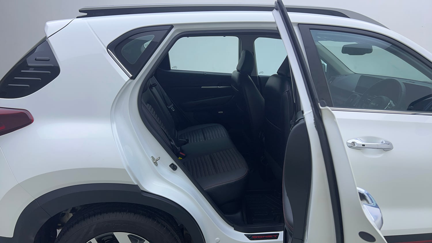 Used 2022 Kia Sonet GTX Plus 1.0 iMT Petrol Manual interior RIGHT SIDE REAR DOOR CABIN VIEW