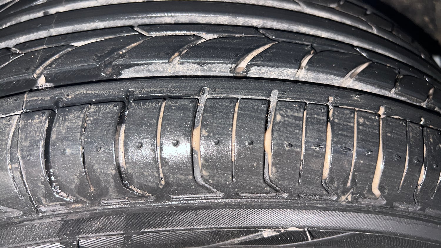 Used 2012 Hyundai i20 Sportz 1.2 Petrol Manual tyres LEFT REAR TYRE TREAD VIEW