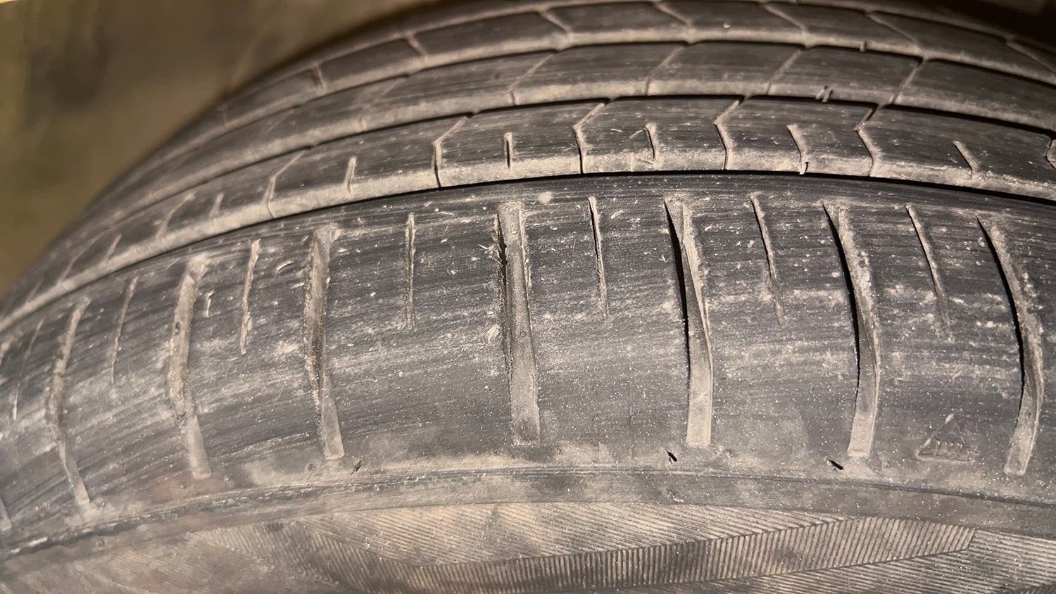 Used 2020 Tata Tiago XZA Plus Petrol Automatic tyres LEFT FRONT TYRE TREAD VIEW