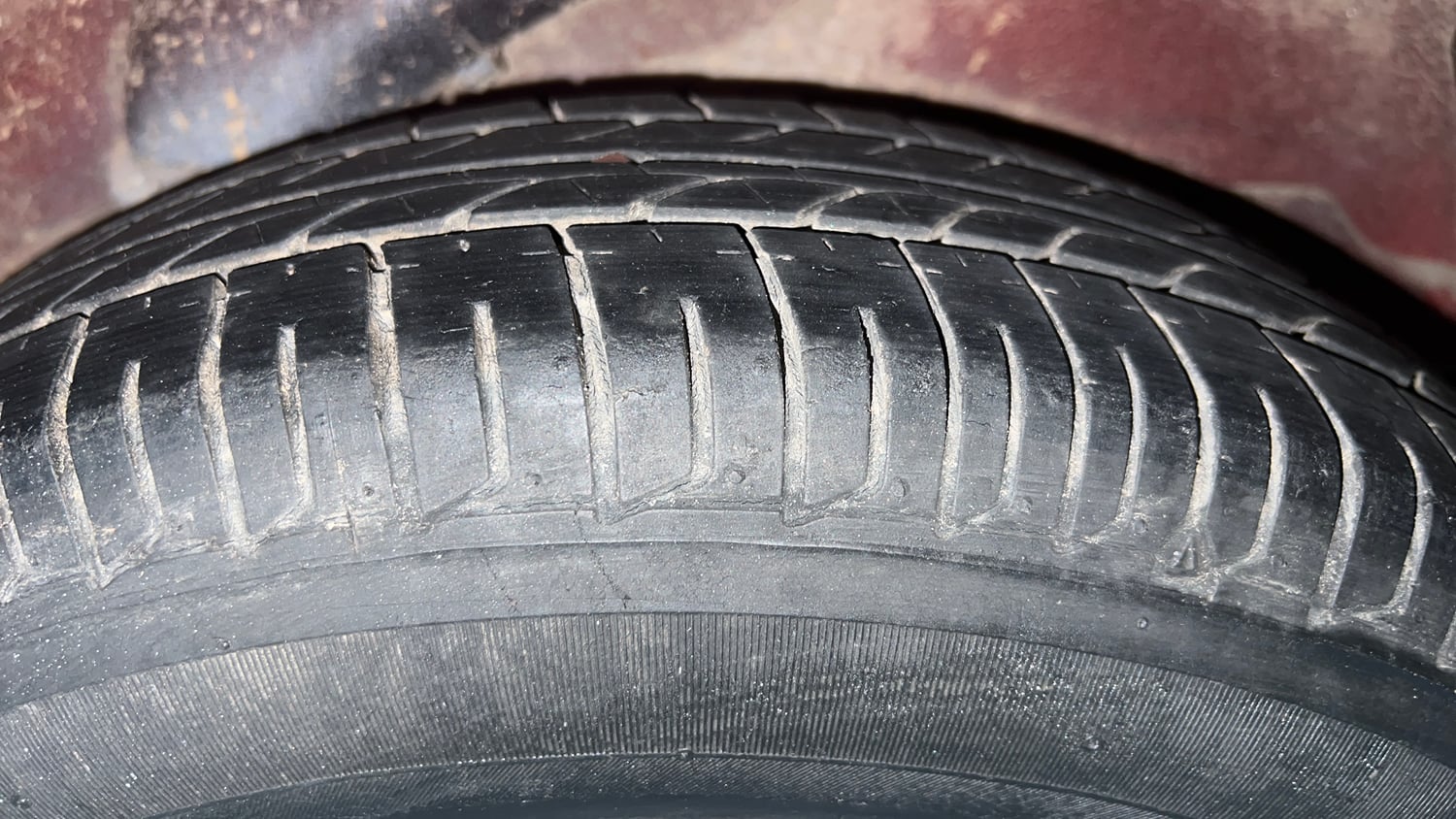 Used 2013 Hyundai i10 Magna 1.2 Kappa2 Petrol Manual tyres LEFT REAR TYRE TREAD VIEW