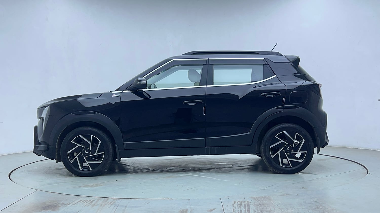 Used 2025 Mahindra XUV 3XO AX7 1.2 Petrol AT Petrol Automatic exterior LEFT SIDE VIEW