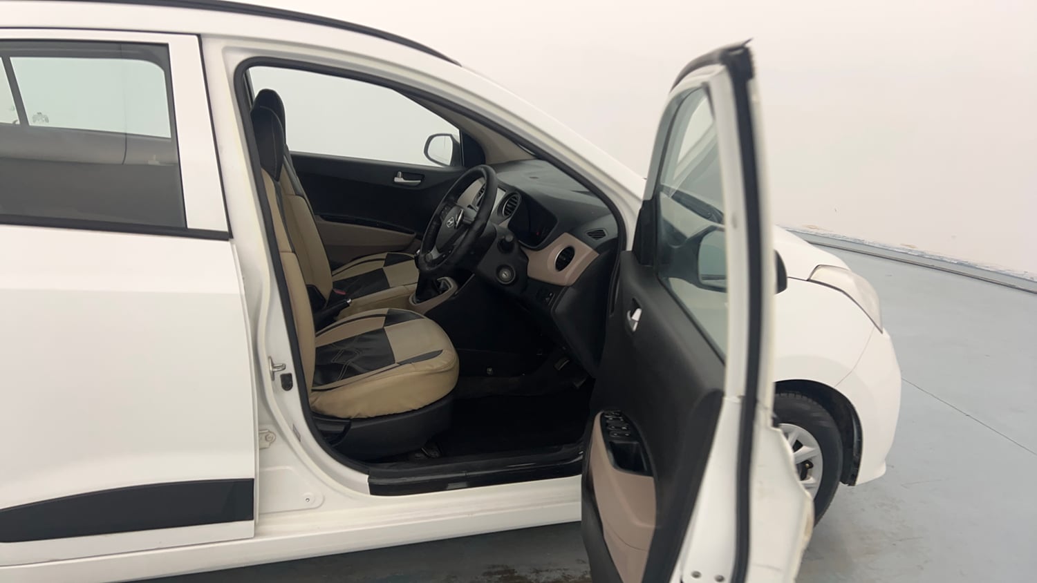 Used 2019 Hyundai Grand i10 Sportz 1.2 Kappa VTVT Petrol Manual interior RIGHT SIDE FRONT DOOR CABIN VIEW