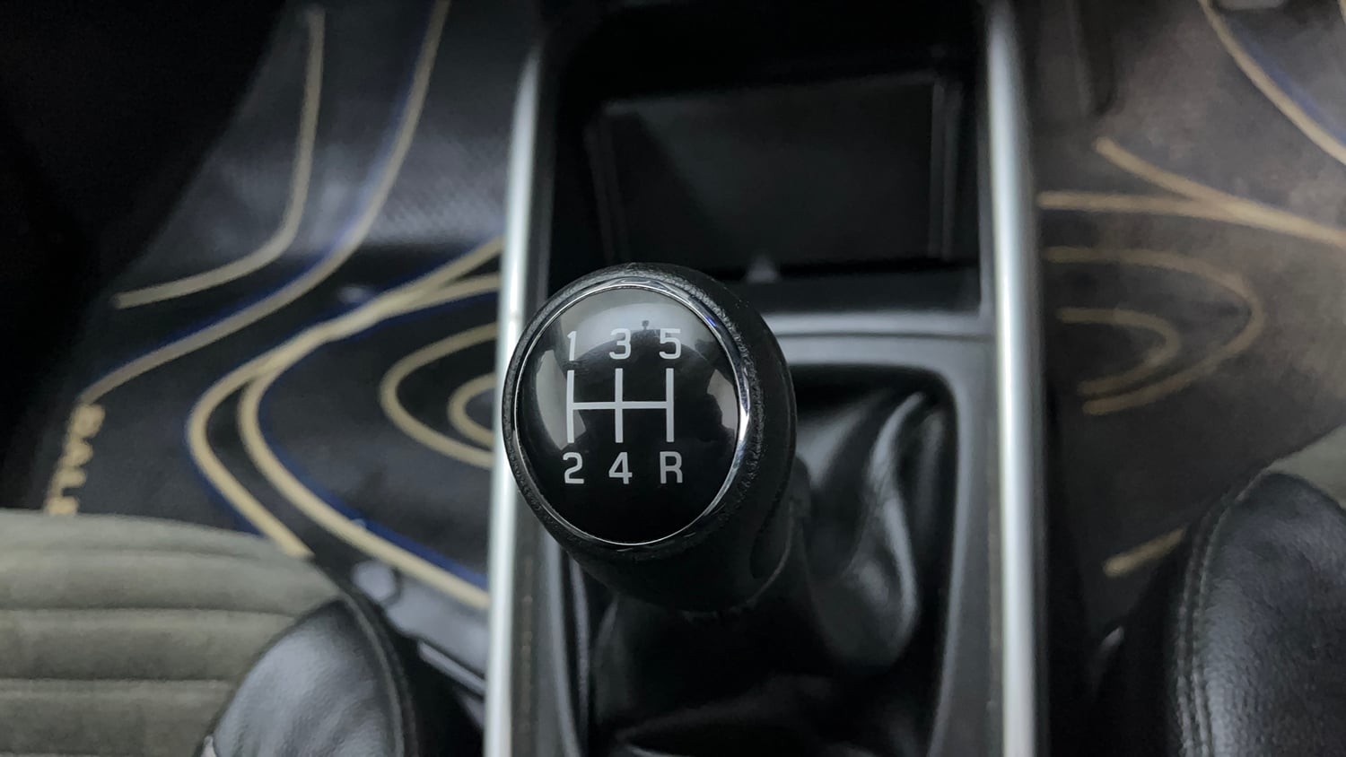 Used 2016 Maruti Suzuki Baleno Delta 1.2 Petrol Manual interior GEAR  KNOB VIEW