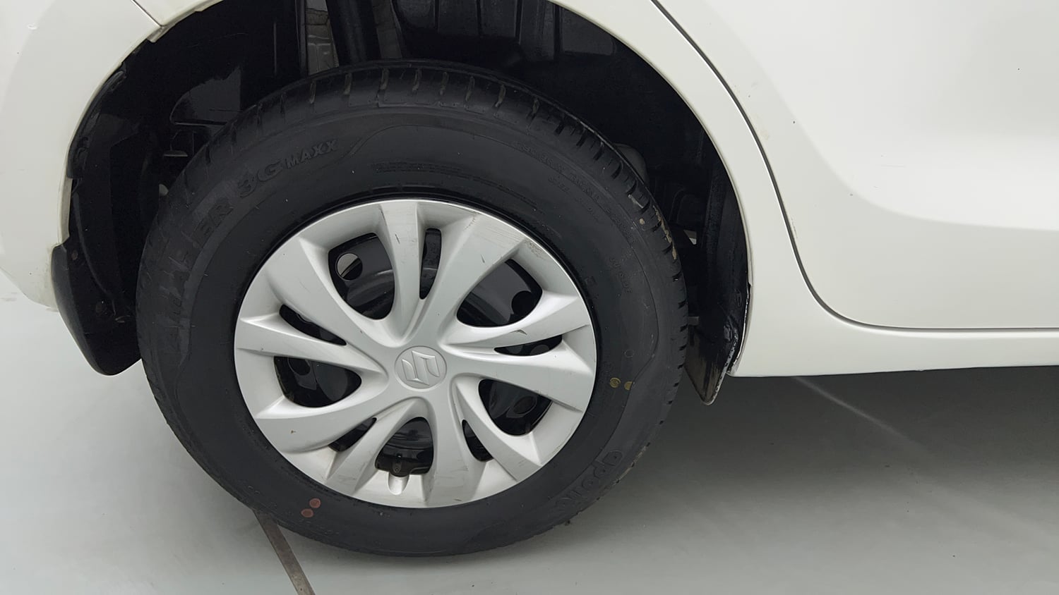 Used 2022 Maruti Suzuki Swift VXi Petrol Manual tyres RIGHT REAR TYRE RIM VIEW