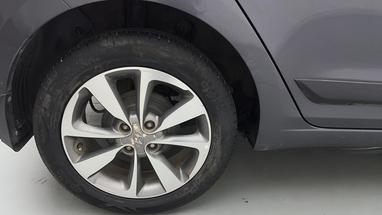Used 2017 Hyundai Elite i20 Asta 1.2 (O) Petrol Manual tyres RIGHT REAR TYRE RIM VIEW