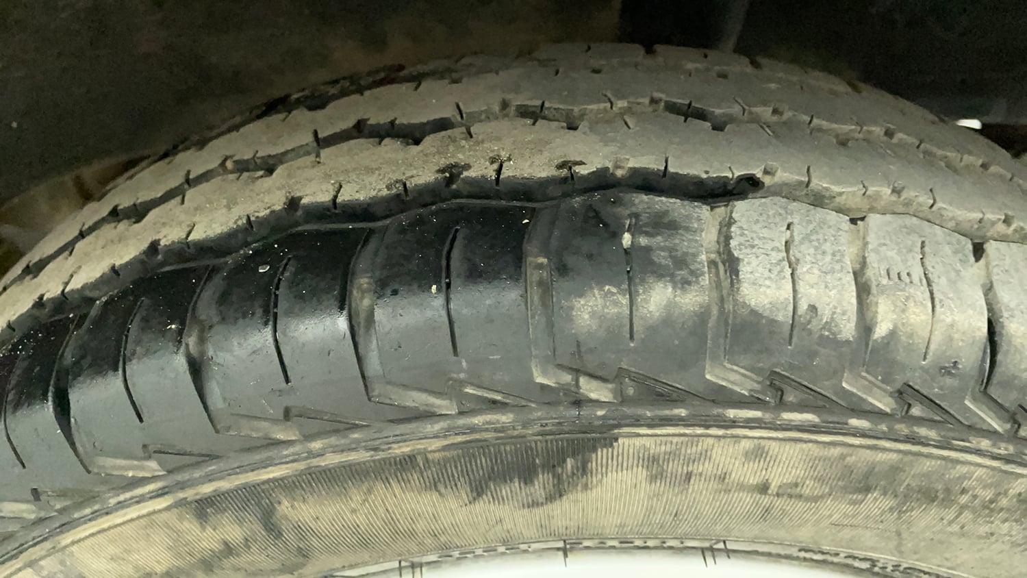 Used 2016 Renault Kwid RXT Petrol Manual tyres LEFT REAR TYRE TREAD VIEW