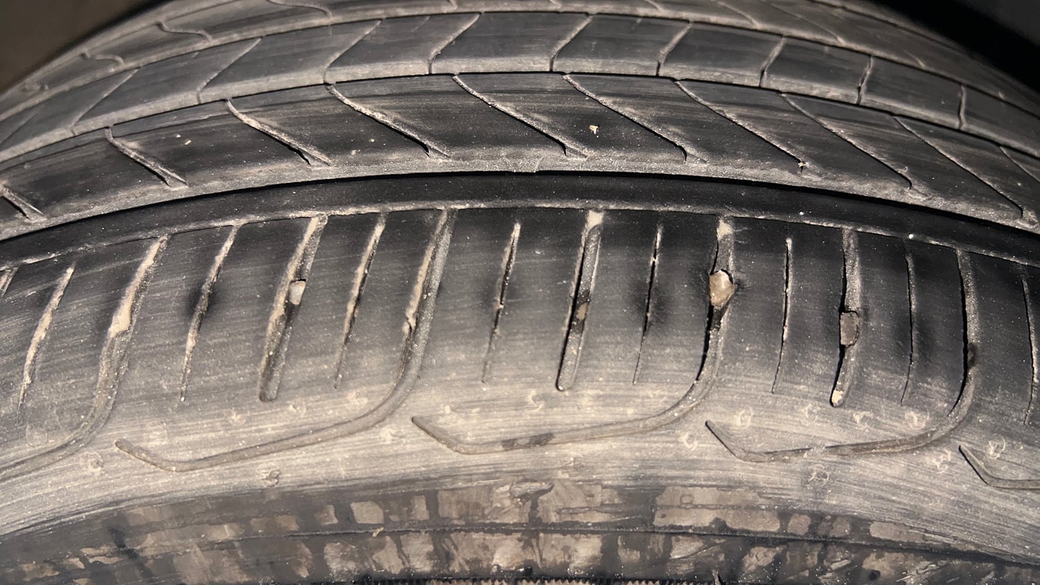 Used 2021 Hyundai New i20 Asta (O) 1.0 Turbo DCT Petrol Automatic tyres RIGHT FRONT TYRE TREAD VIEW