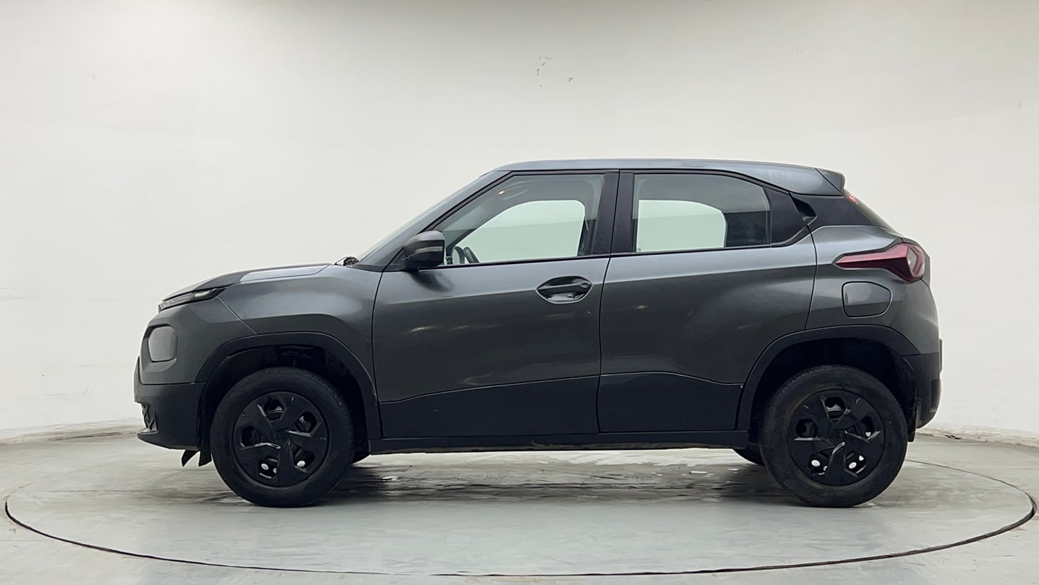 Used 2023 Tata Punch Pure MT Petrol Manual exterior LEFT SIDE VIEW