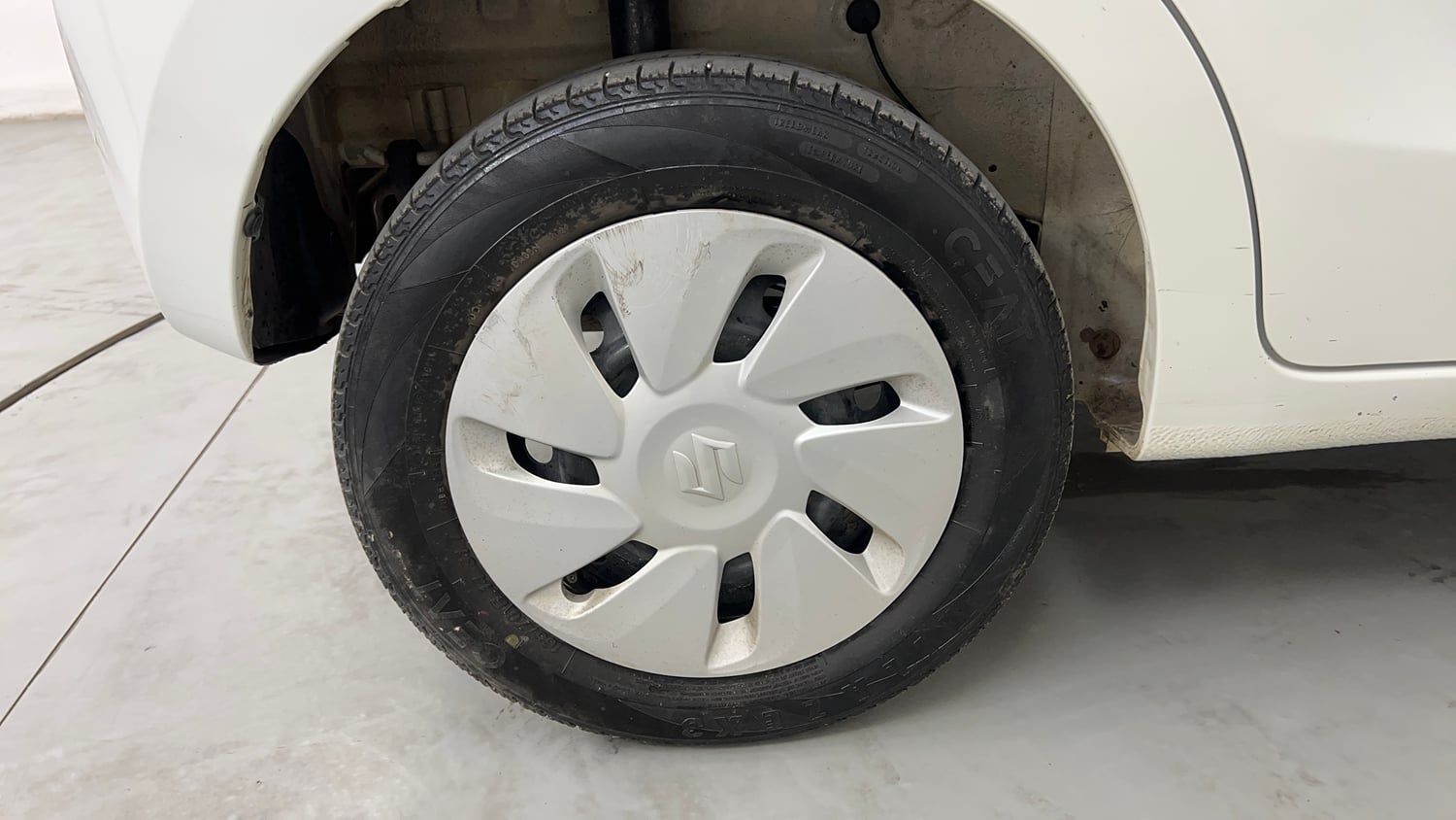 Used 2017 Maruti Suzuki Celerio VXI (O) AMT Petrol Automatic tyres RIGHT REAR TYRE RIM VIEW