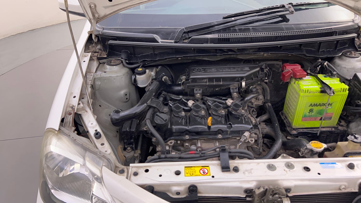 Used 2013 Toyota Etios Liva G Petrol Manual engine ENGINE RIGHT SIDE HINGE & APRON VIEW