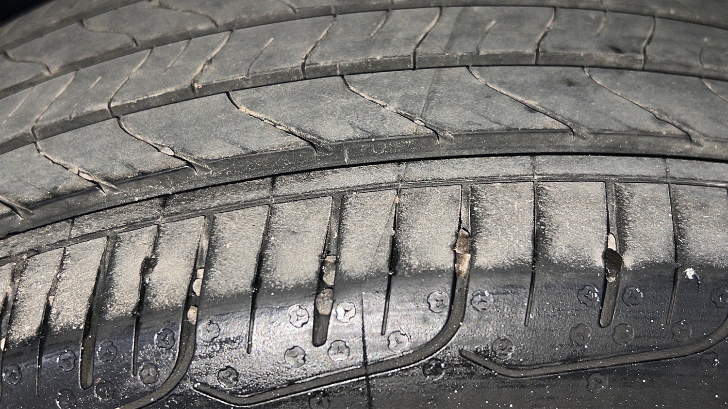 Used 2018 Maruti Suzuki Baleno Zeta 1.2 Petrol Manual tyres RIGHT REAR TYRE TREAD VIEW
