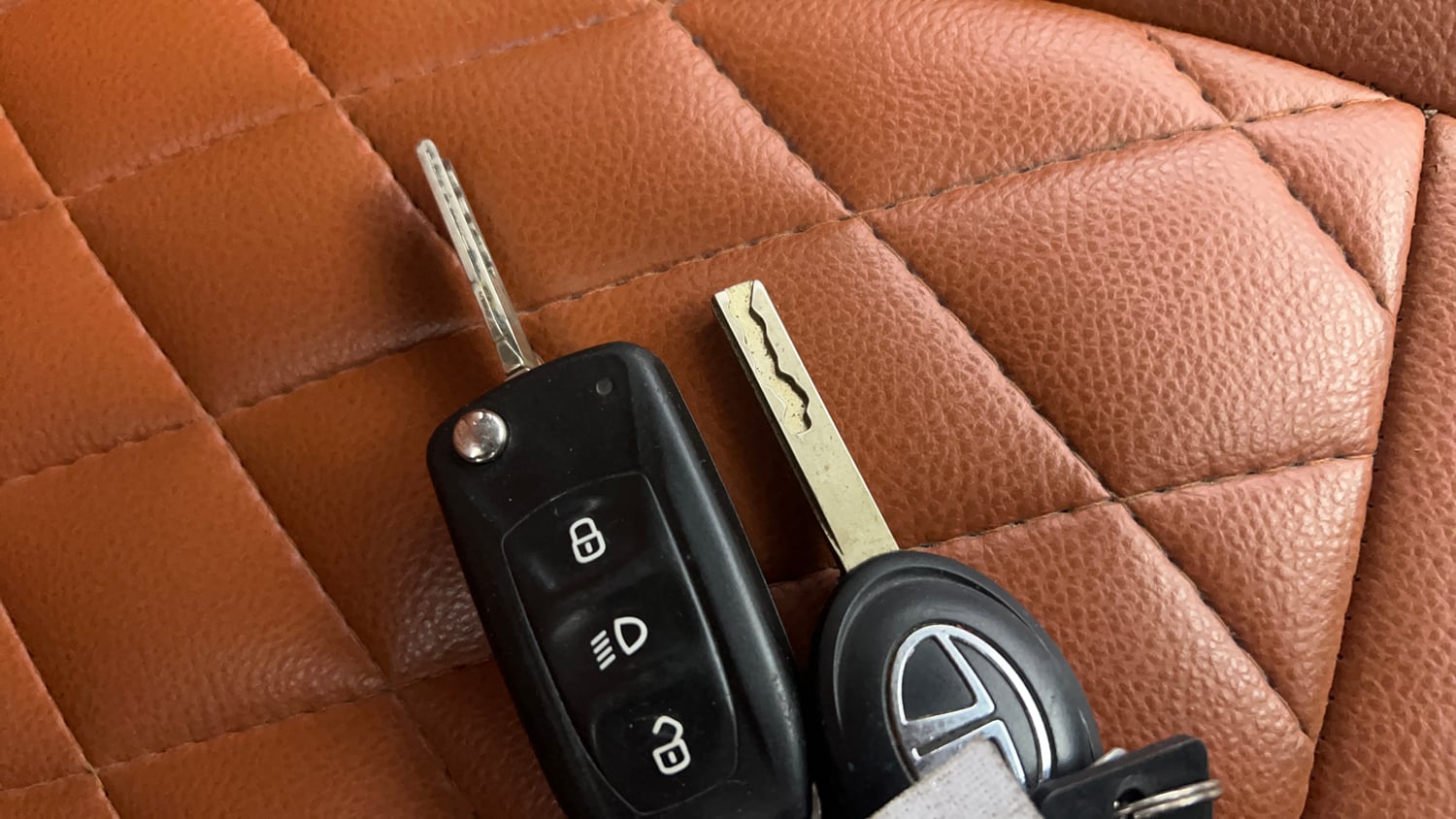 Used 2022 Tata Tiago XZA Plus Petrol Automatic extra CAR KEY VIEW