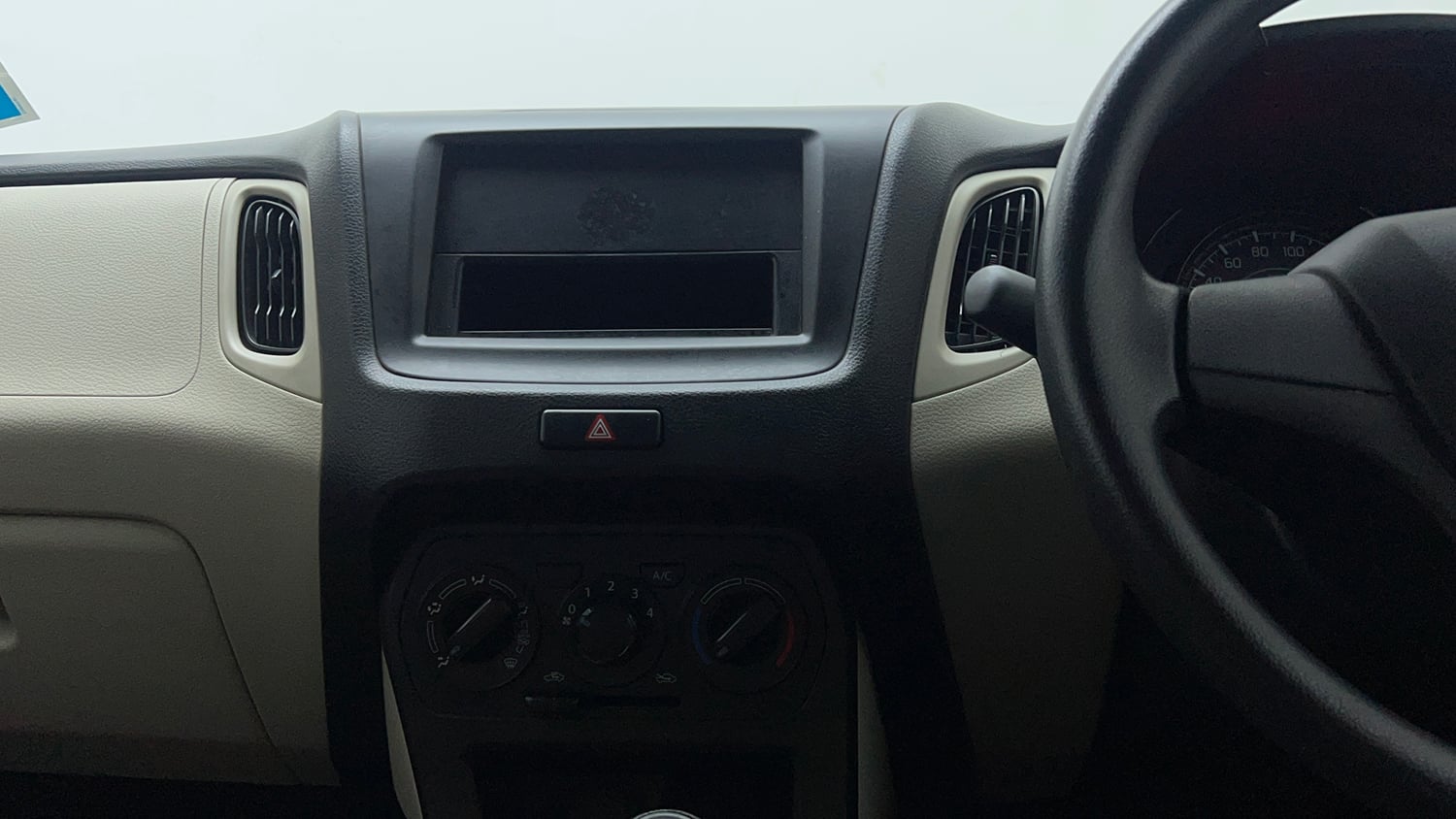 Used 2020 Maruti Suzuki Wagon R 1.0 LXi 1.0 Petrol Manual interior MUSIC SYSTEM & AC CONTROL VIEW