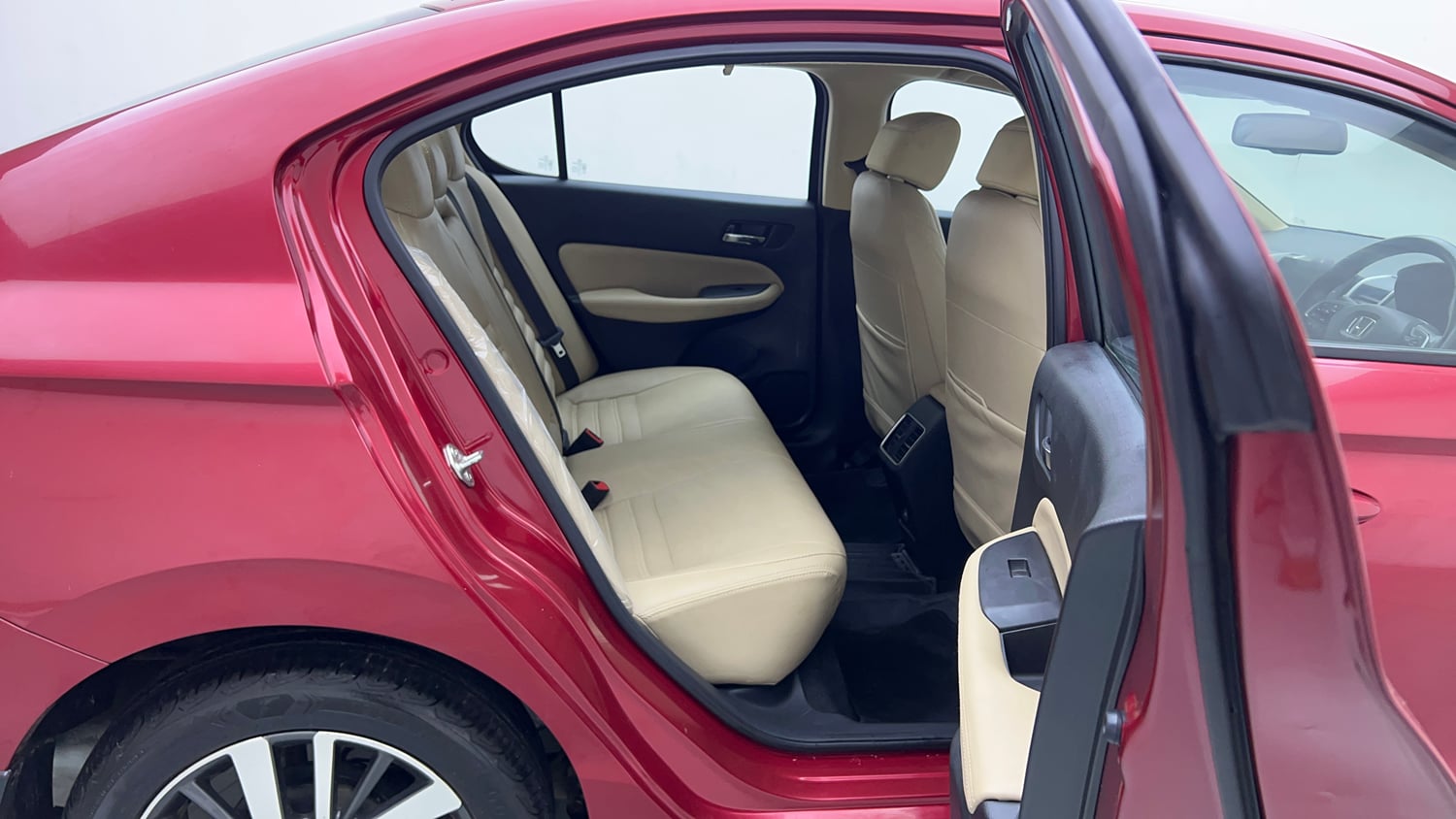 Used 2022 Honda City VX CVT Petrol Petrol Automatic interior RIGHT SIDE REAR DOOR CABIN VIEW