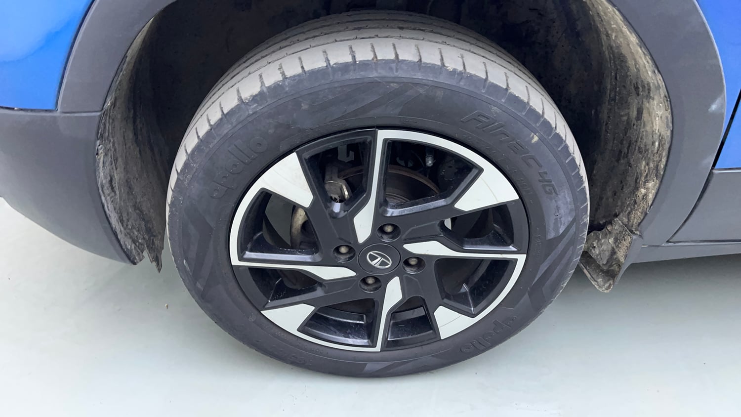 Used 2023 Tata Punch Creative AMT Petrol Automatic tyres LEFT FRONT TYRE RIM VIEW