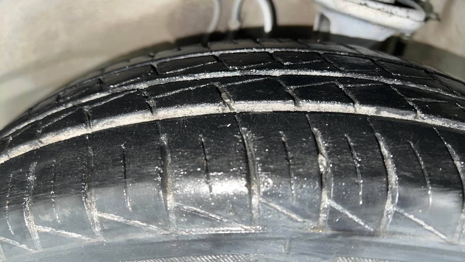 Used 2020 Maruti Suzuki Alto 800 VXi Petrol Manual tyres LEFT FRONT TYRE TREAD VIEW