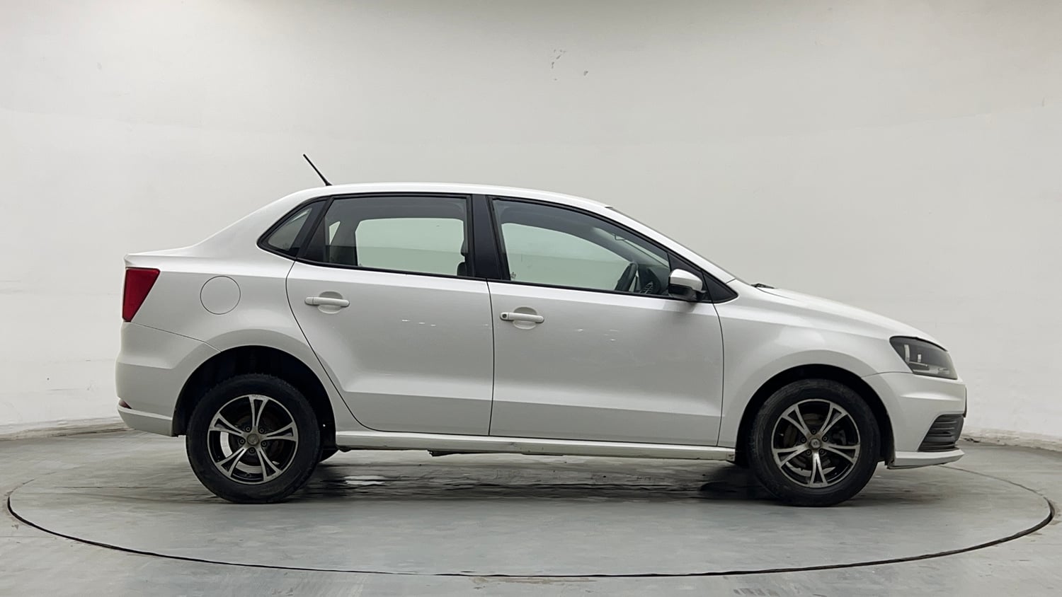 Used 2020 Volkswagen Ameo Trendline 1.0L (P) Petrol Manual exterior RIGHT SIDE VIEW