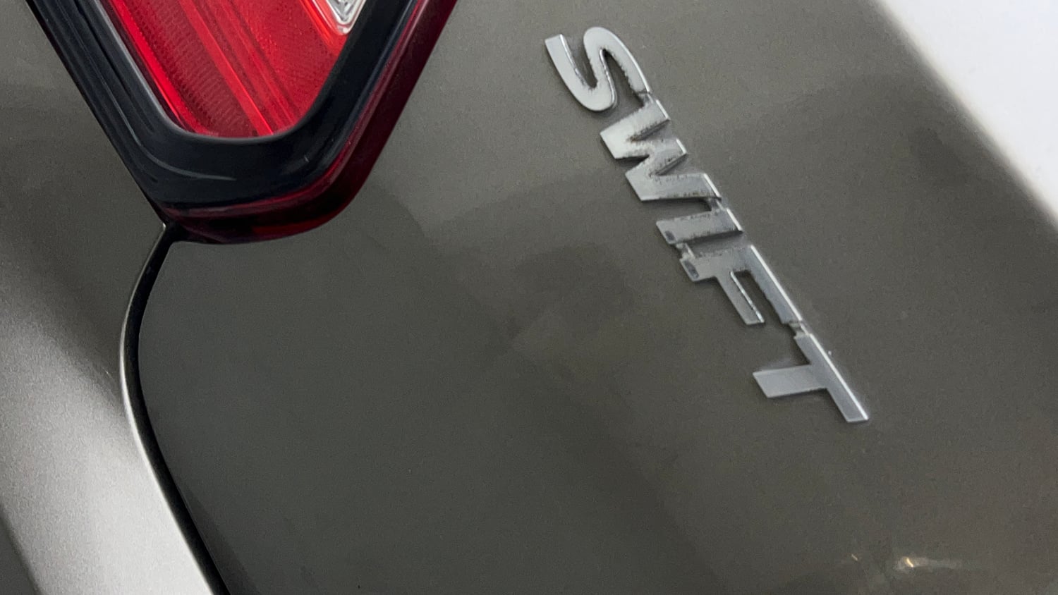 Used 2021 Maruti Suzuki Swift LXi Petrol Manual dents MINOR DENT