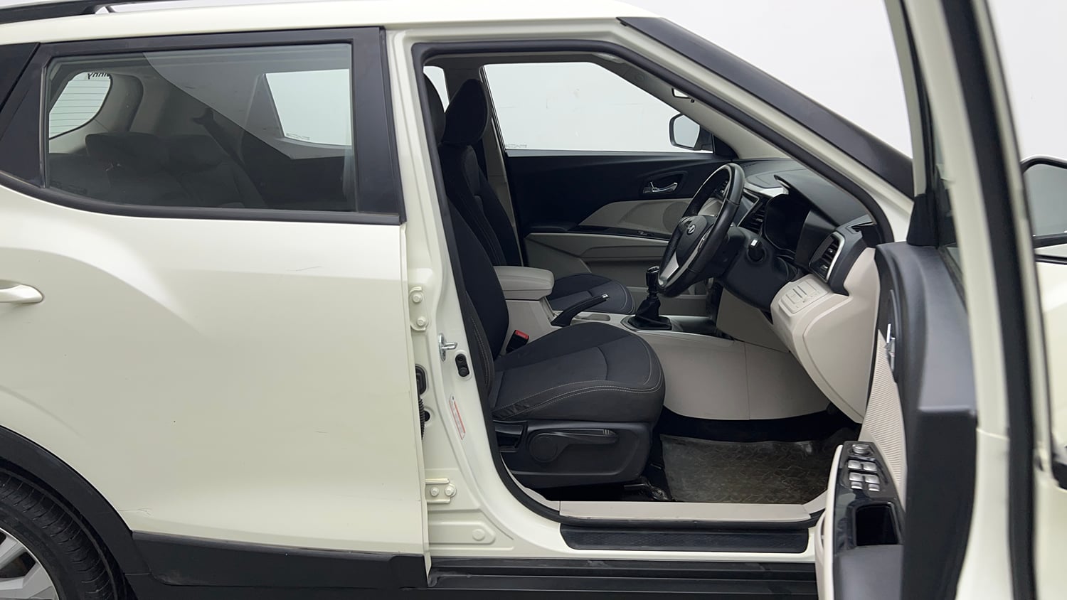 Used 2021 Mahindra XUV 300 W8 1.2 Petrol Petrol Manual interior RIGHT SIDE FRONT DOOR CABIN VIEW