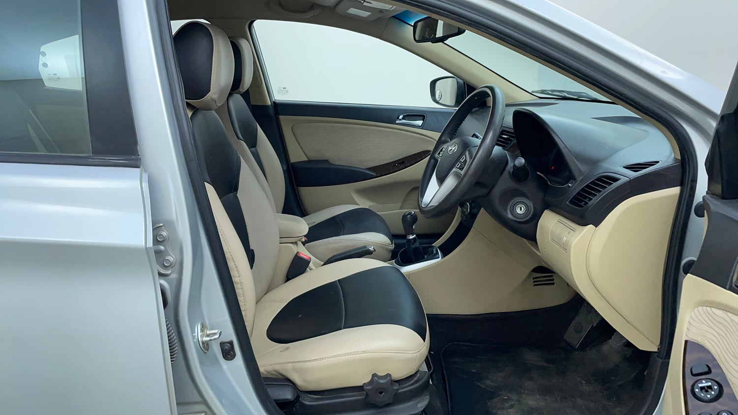 Used 2014 Hyundai Verna Fluidic 1.6 VTVT SX Petrol Manual interior RIGHT SIDE FRONT DOOR CABIN VIEW