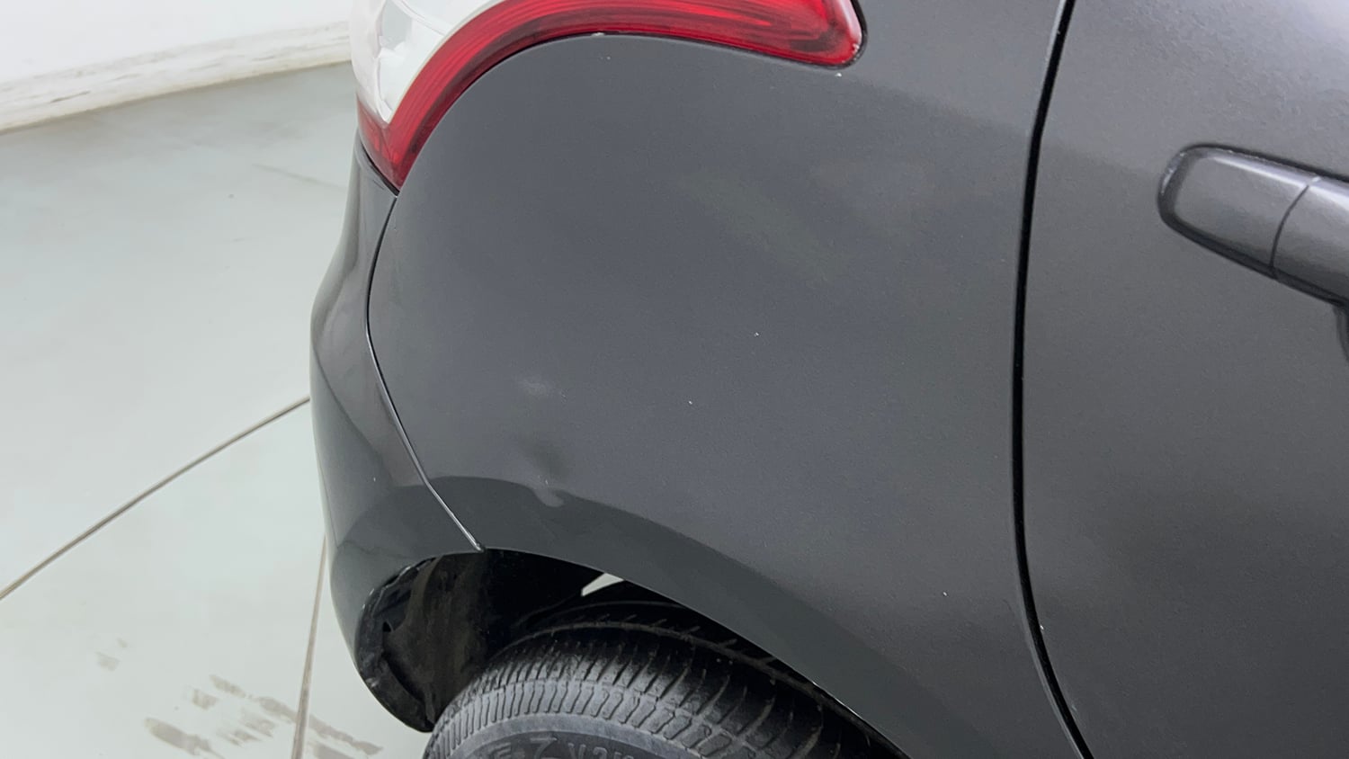 Used 2017 Maruti Suzuki Swift Lxi (O) Petrol Manual dents MINOR SCRATCH