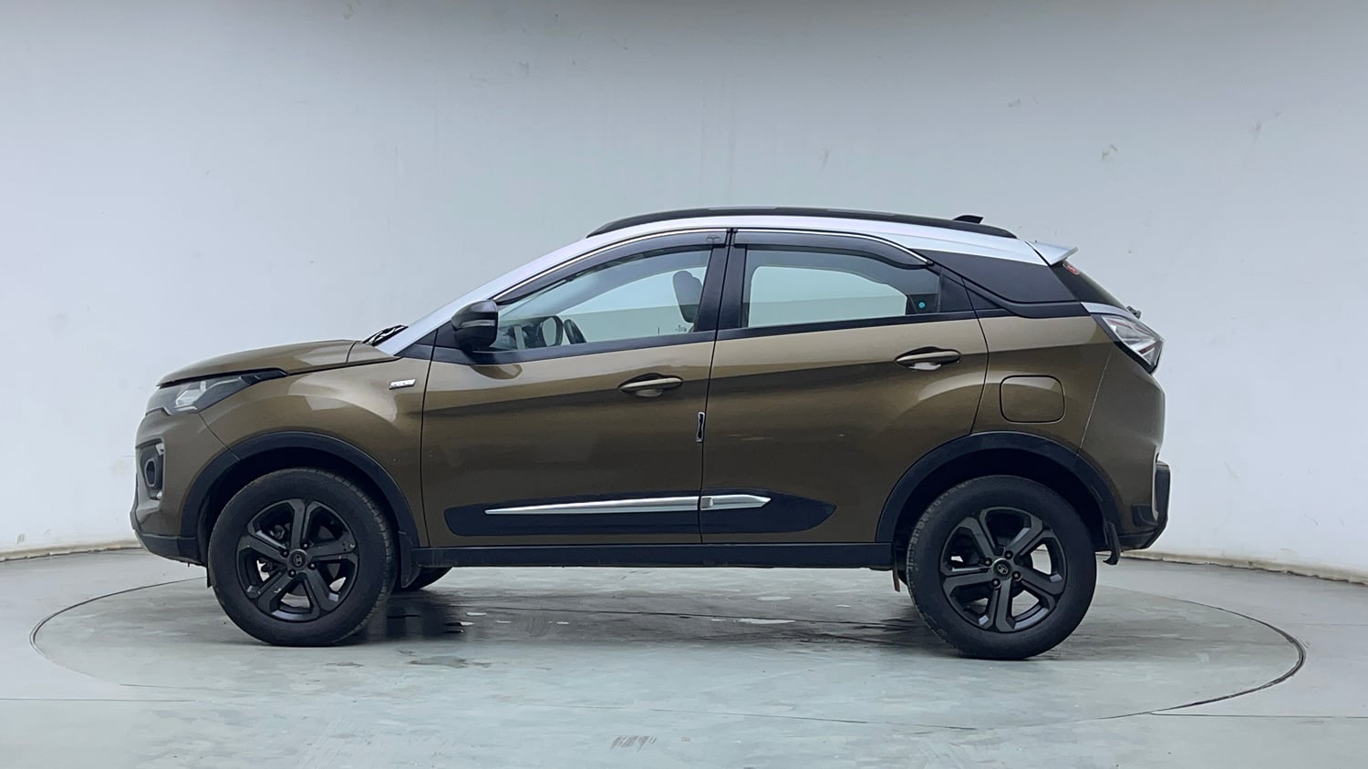 Used 2022 Tata Nexon XZA Plus (Premium) Diesel Jet Diesel Automatic exterior LEFT SIDE VIEW