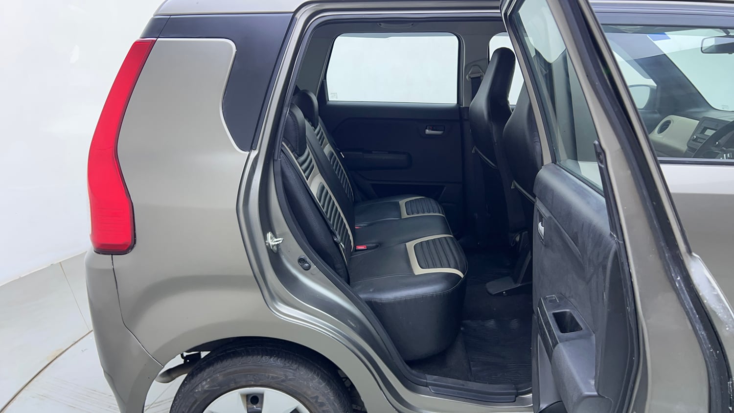 Used 2021 Maruti Suzuki Wagon R 1.0 VXi (O) 1.0 Petrol Manual interior RIGHT SIDE REAR DOOR CABIN VIEW