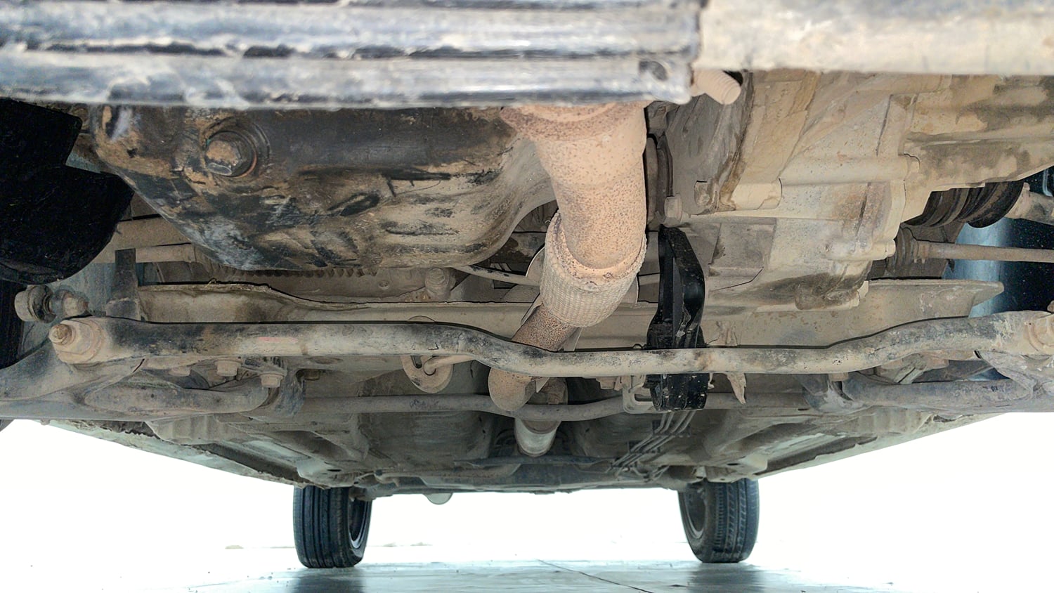 Used 2019 Tata Tiago Revotron XZ Plus Dual Tone Petrol Manual extra FRONT LEFT UNDERBODY VIEW