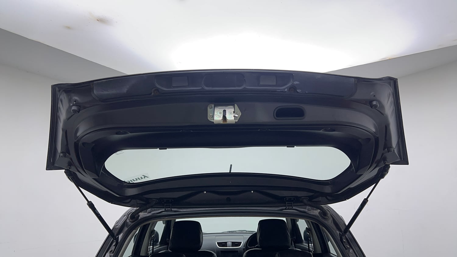 Used 2017 Maruti Suzuki Swift Lxi (O) Petrol Manual interior DICKY DOOR OPEN VIEW