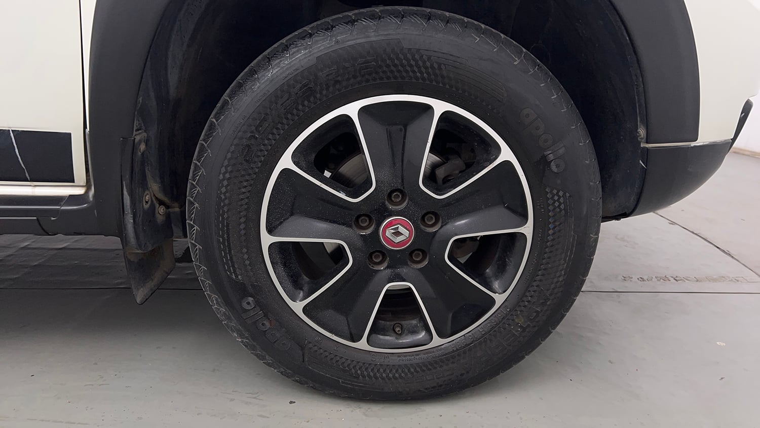 Used 2017 Renault Duster RXS CVT Petrol Automatic tyres RIGHT FRONT TYRE RIM VIEW