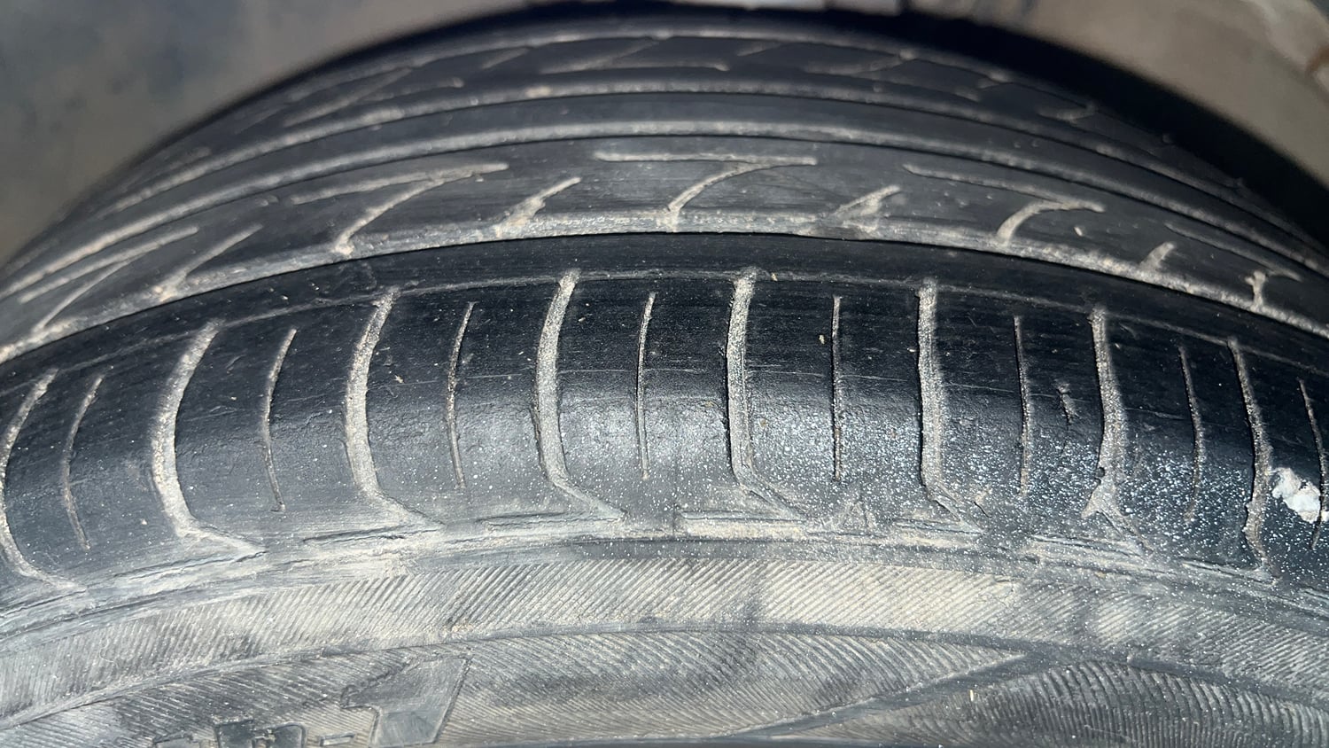 Used 2020 Volkswagen Ameo Trendline 1.0L (P) Petrol Manual tyres LEFT FRONT TYRE TREAD VIEW