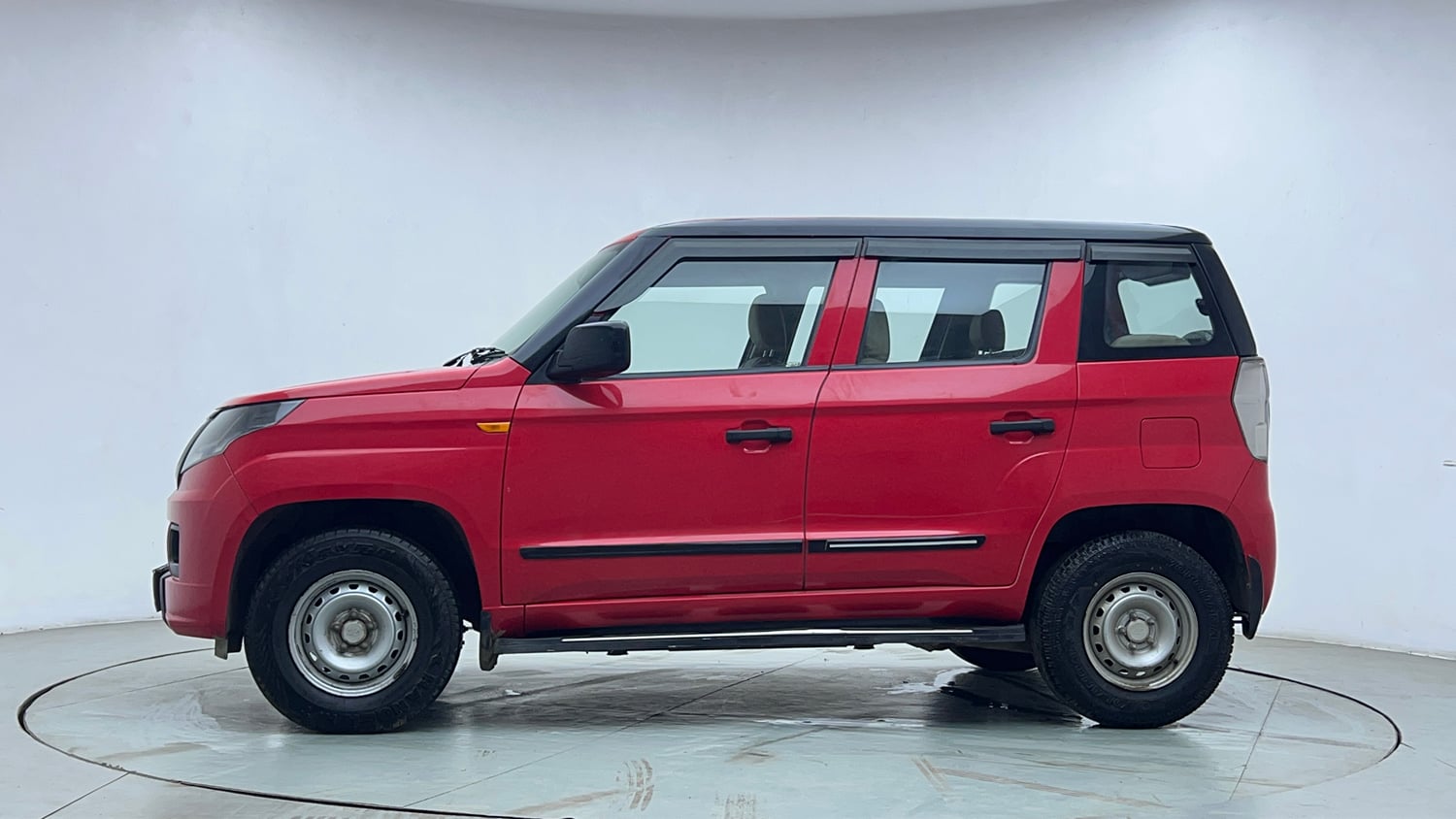 Used 2020 Mahindra TUV300 T4 Plus Diesel Manual exterior LEFT SIDE VIEW