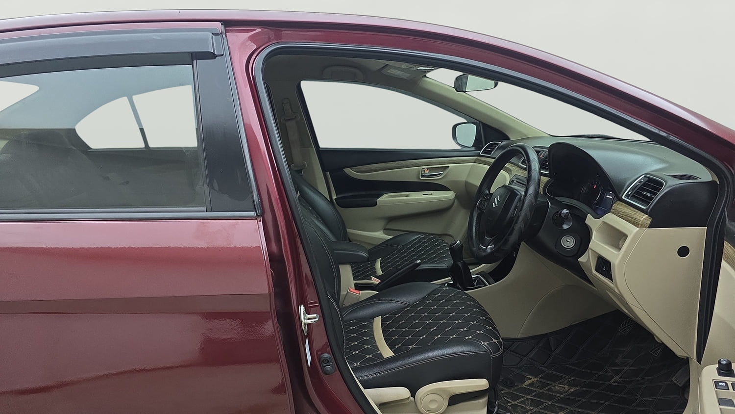 Used 2019 Maruti Suzuki Ciaz Delta Hybrid 1.5 Petrol Manual interior RIGHT SIDE FRONT DOOR CABIN VIEW