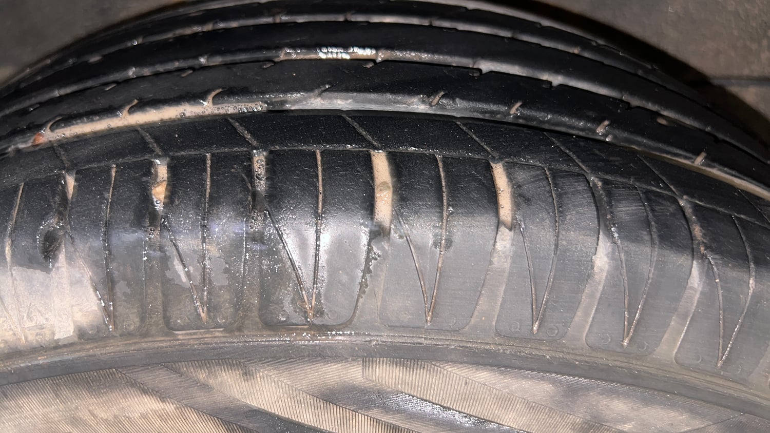 Used 2022 Kia Sonet GTX Plus 1.0 DCT Petrol Automatic tyres RIGHT REAR TYRE TREAD VIEW