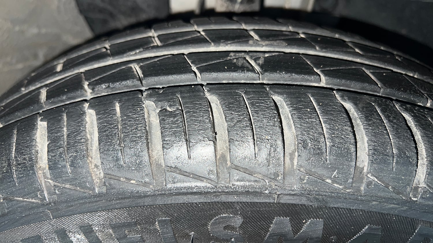 Used 2022 Renault Kwid CLIMBER AMT Petrol Automatic tyres RIGHT FRONT TYRE TREAD VIEW