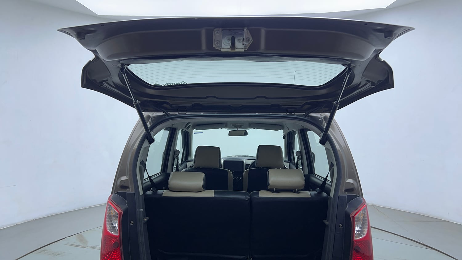 Used 2014 Maruti Suzuki Wagon R VXI Petrol Manual interior DICKY DOOR OPEN VIEW