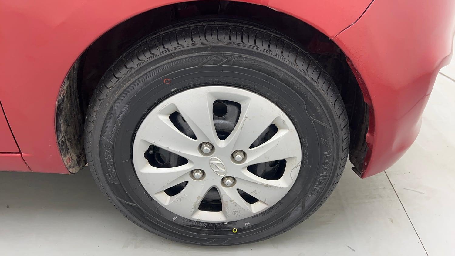 Used 2013 Hyundai i10 Magna 1.2 Kappa2 Petrol Manual tyres RIGHT FRONT TYRE RIM VIEW