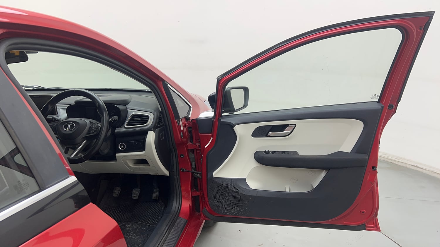 Used 2021 Tata Altroz XZ Petrol Petrol Manual interior RIGHT FRONT DOOR OPEN VIEW