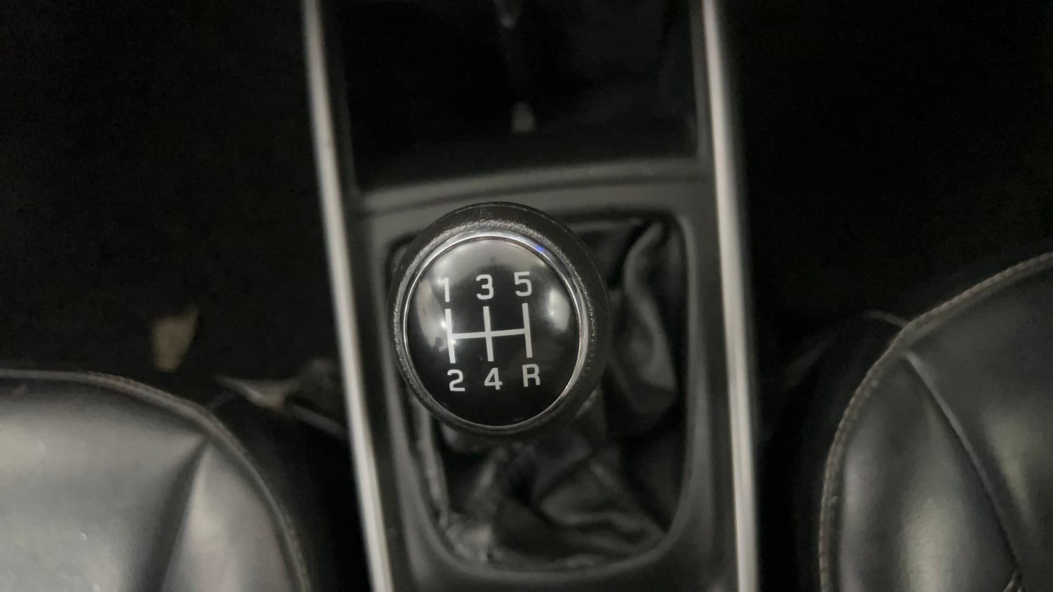 Used 2021 Maruti Suzuki Baleno Zeta Petrol Manual interior GEAR  KNOB VIEW