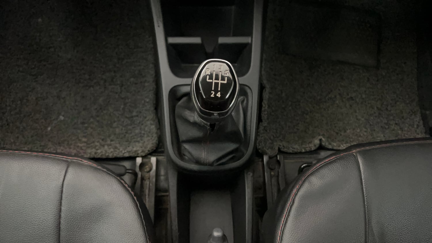 Used 2022 Renault Kwid RXT 1.0 (O) Petrol Manual interior GEAR  KNOB VIEW