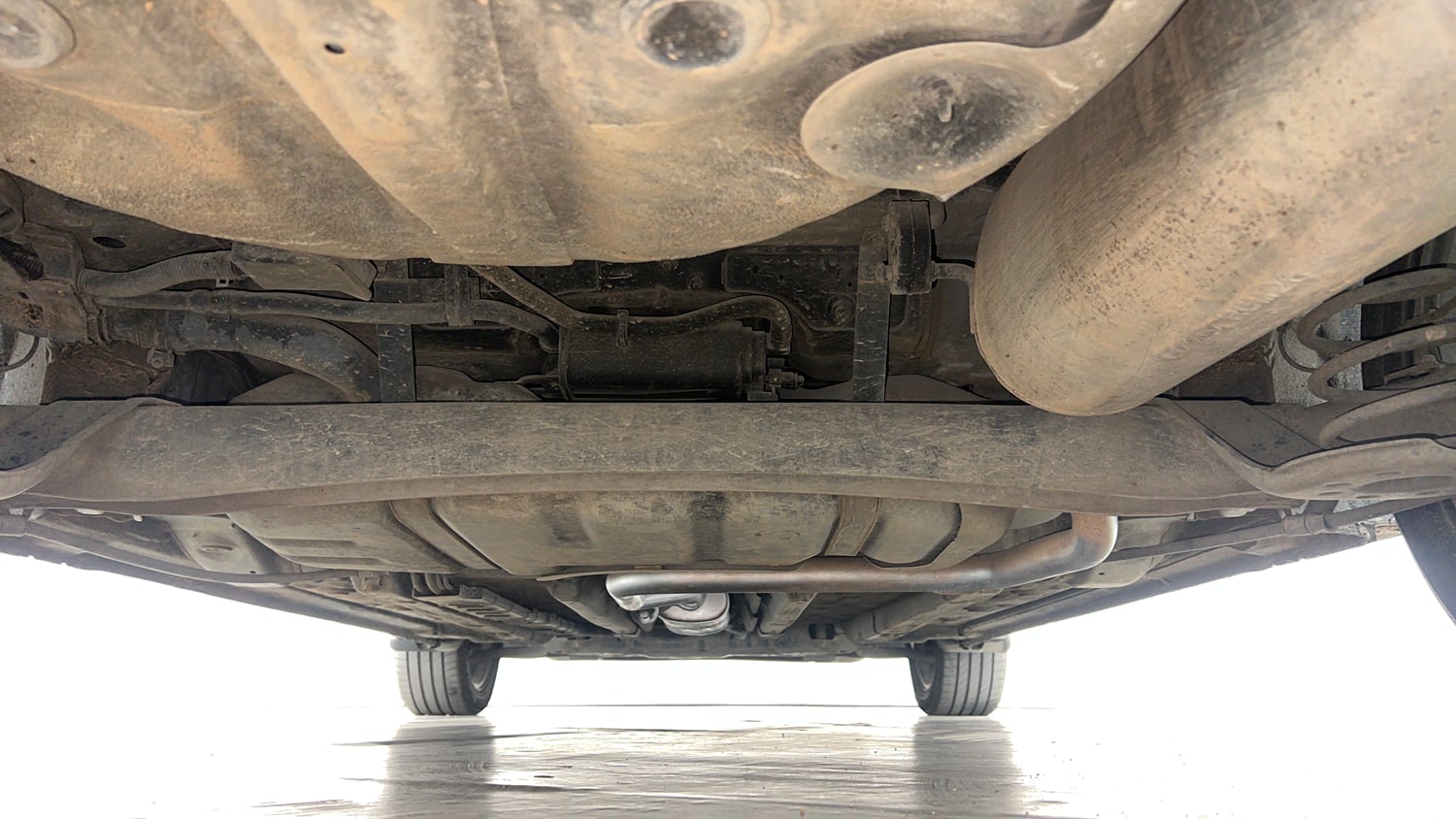 Used 2019 Hyundai Verna SX 1.6 VTVT Petrol Manual extra REAR UNDERBODY VIEW (TAKEN FROM REAR)