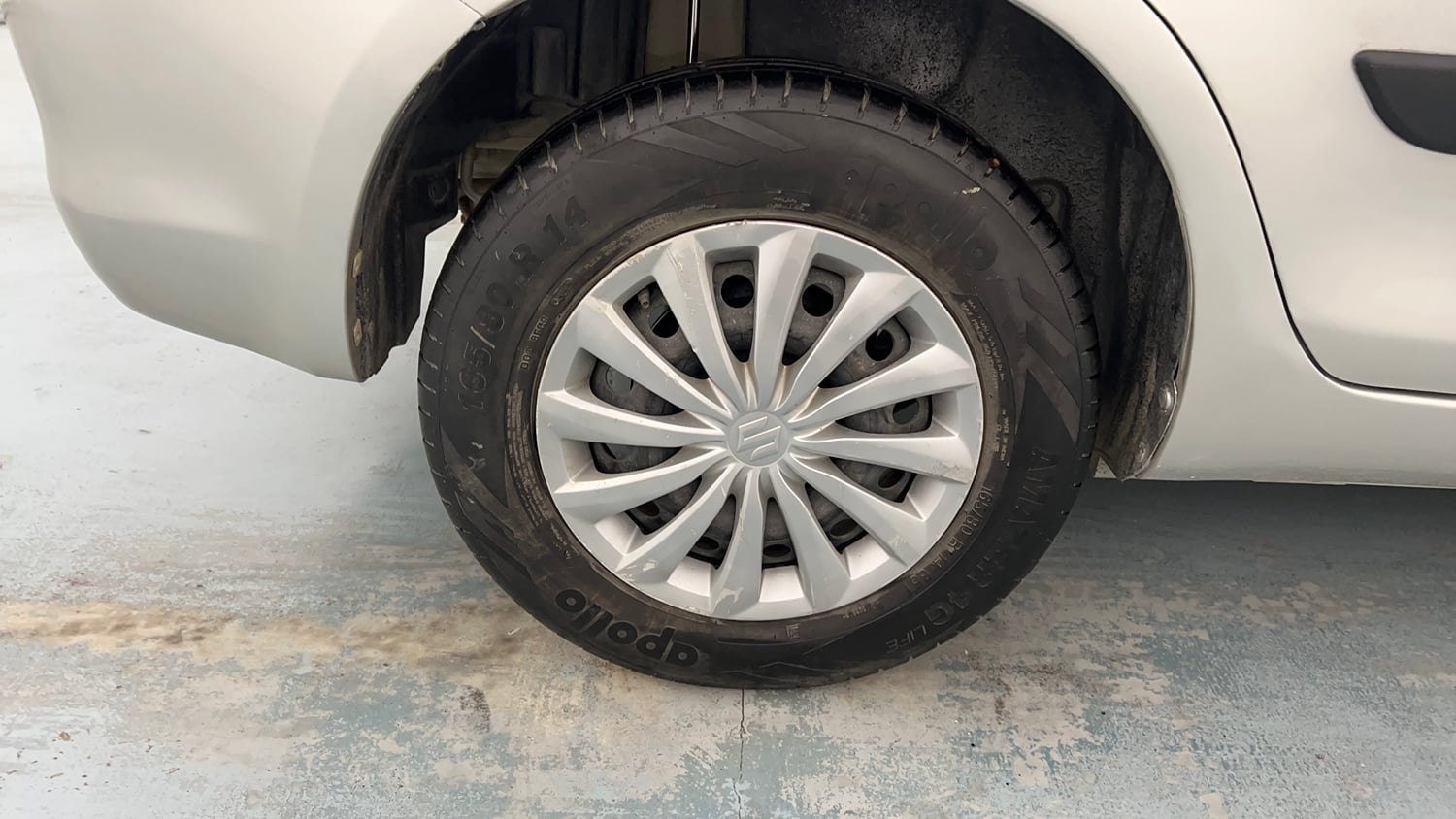 Used 2015 Maruti Suzuki Swift Dzire VXI Petrol Manual tyres RIGHT REAR TYRE RIM VIEW