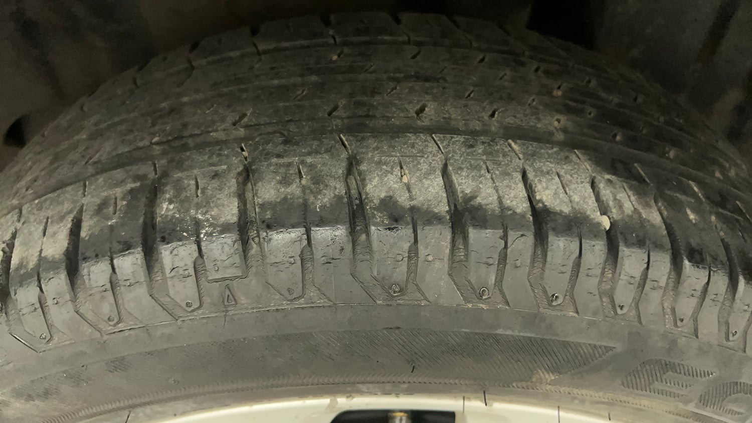 Used 2023 Maruti Suzuki Baleno Zeta MT Petrol Manual tyres LEFT REAR TYRE TREAD VIEW