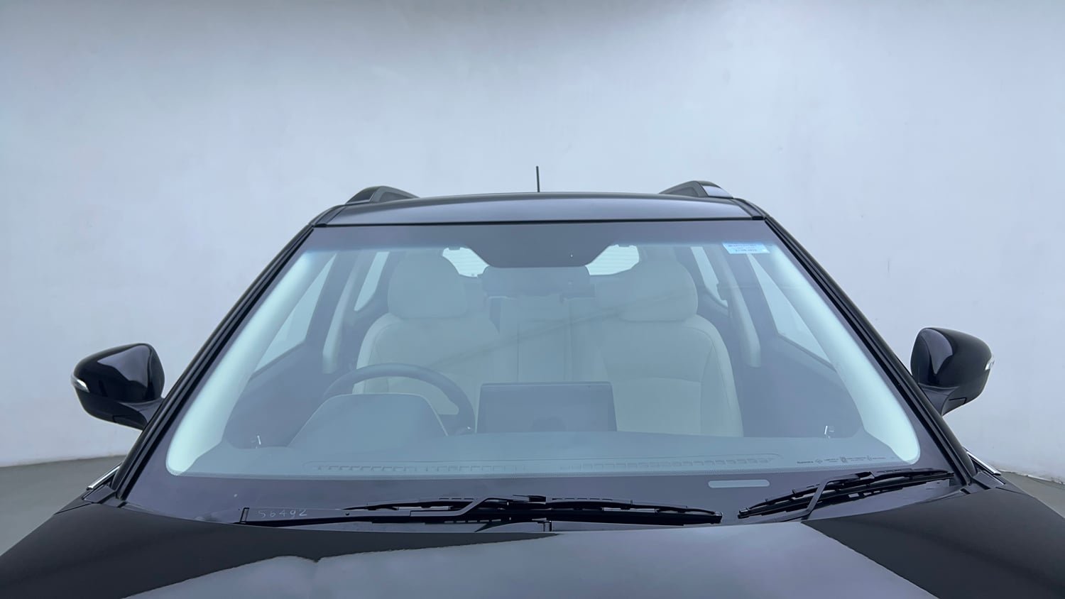 Used 2025 Mahindra XUV 3XO AX7 1.2 Petrol AT Petrol Automatic exterior FRONT WINDSHIELD VIEW