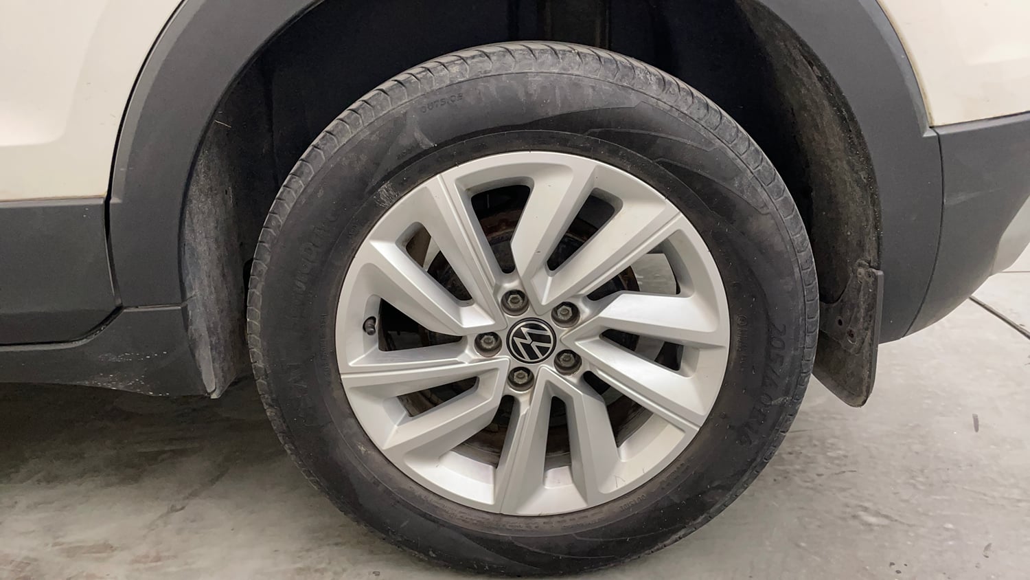 Used 2022 Volkswagen Taigun Highline 1.0 TSI MT Petrol Manual tyres LEFT REAR TYRE RIM VIEW