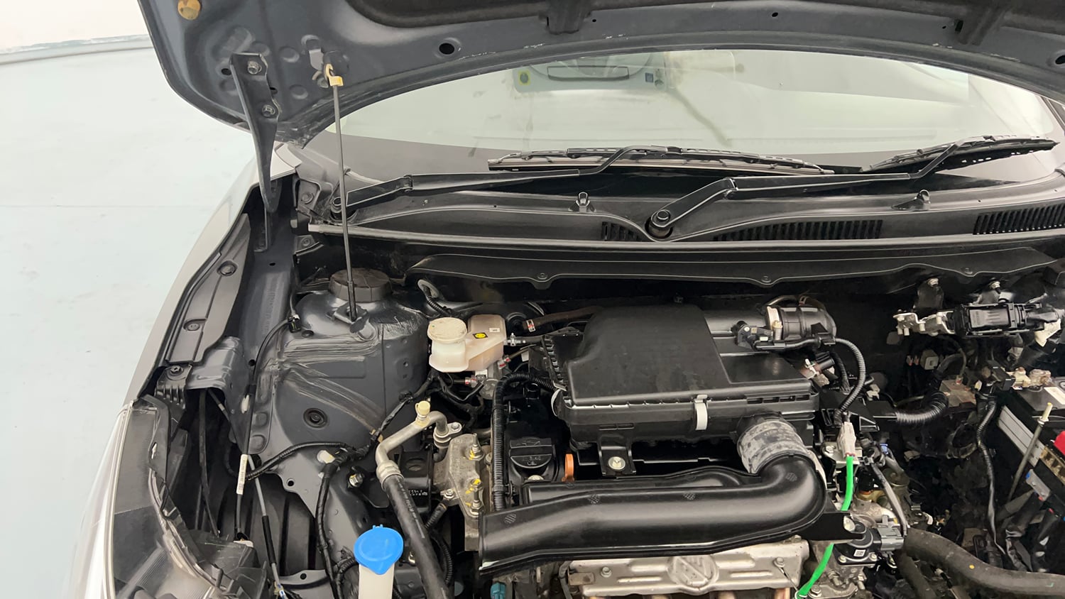 Used 2024 Maruti Suzuki Baleno Zeta MT Petrol Manual engine ENGINE RIGHT SIDE HINGE & APRON VIEW