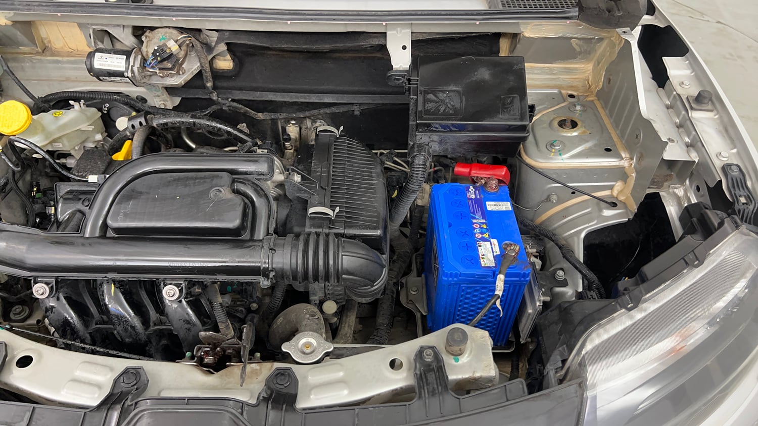 Used 2022 Renault Kwid RXT 1.0 (O) Petrol Manual engine ENGINE LEFT SIDE VIEW