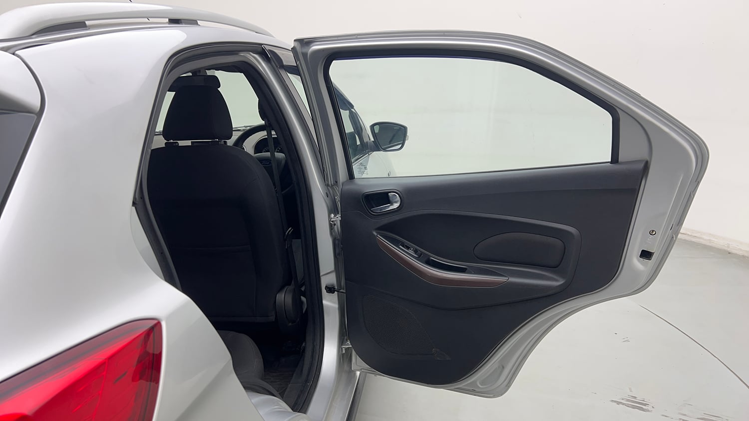 Used 2018 Ford Freestyle Titanium 1.2 Ti-VCT Petrol Manual interior RIGHT REAR DOOR OPEN VIEW